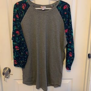 LulaRoe Randy tee